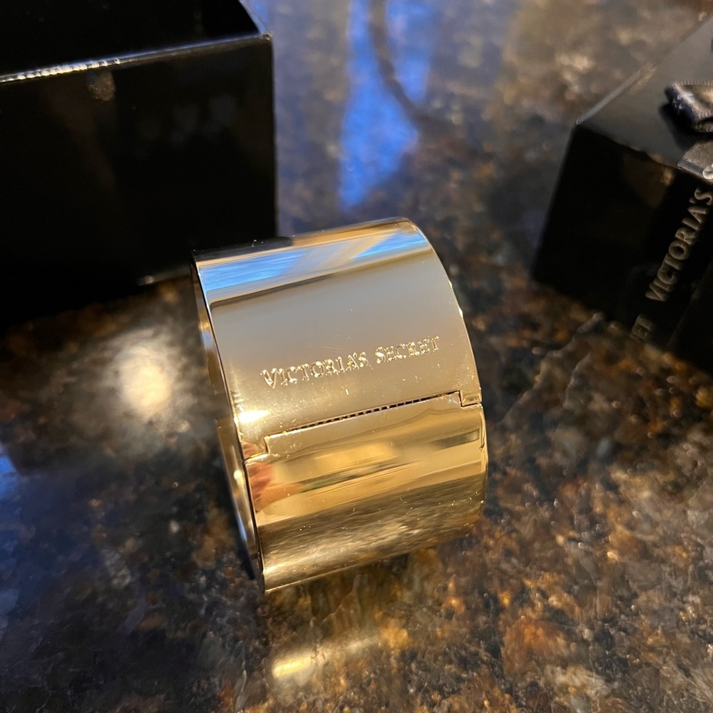 Victoria’s Secret Gold Crystal Studded Cuff NIB Gift Box Statement Bracelet​ - Picture 2 of 14
